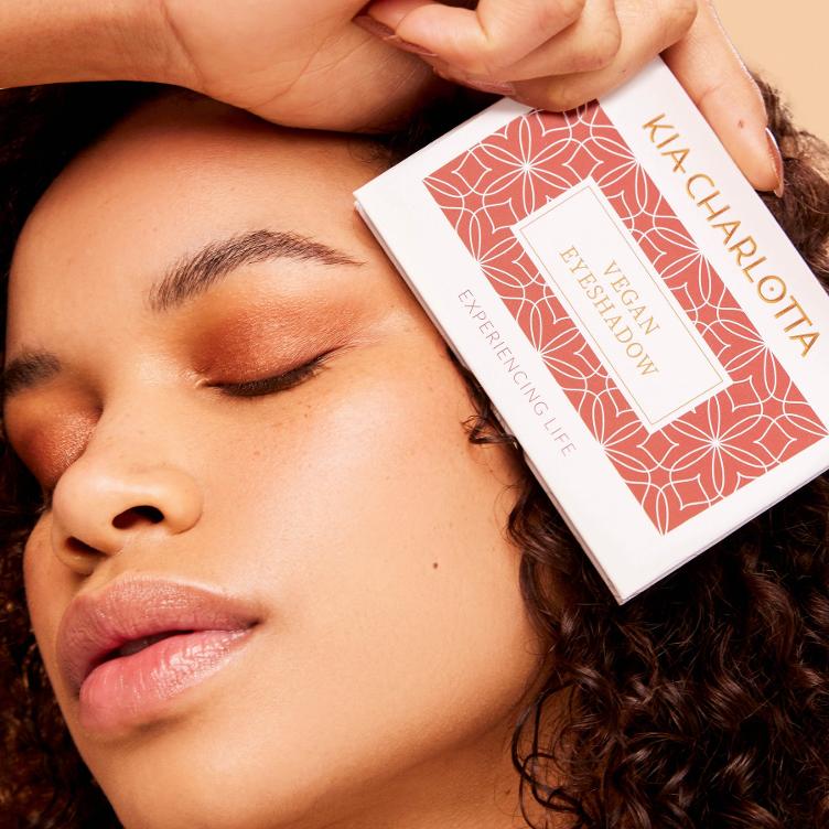 KIA CHARLOTTA - Vegan Eye Polish EXPERIENCING LIFE - 0
